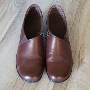 Brown clarks